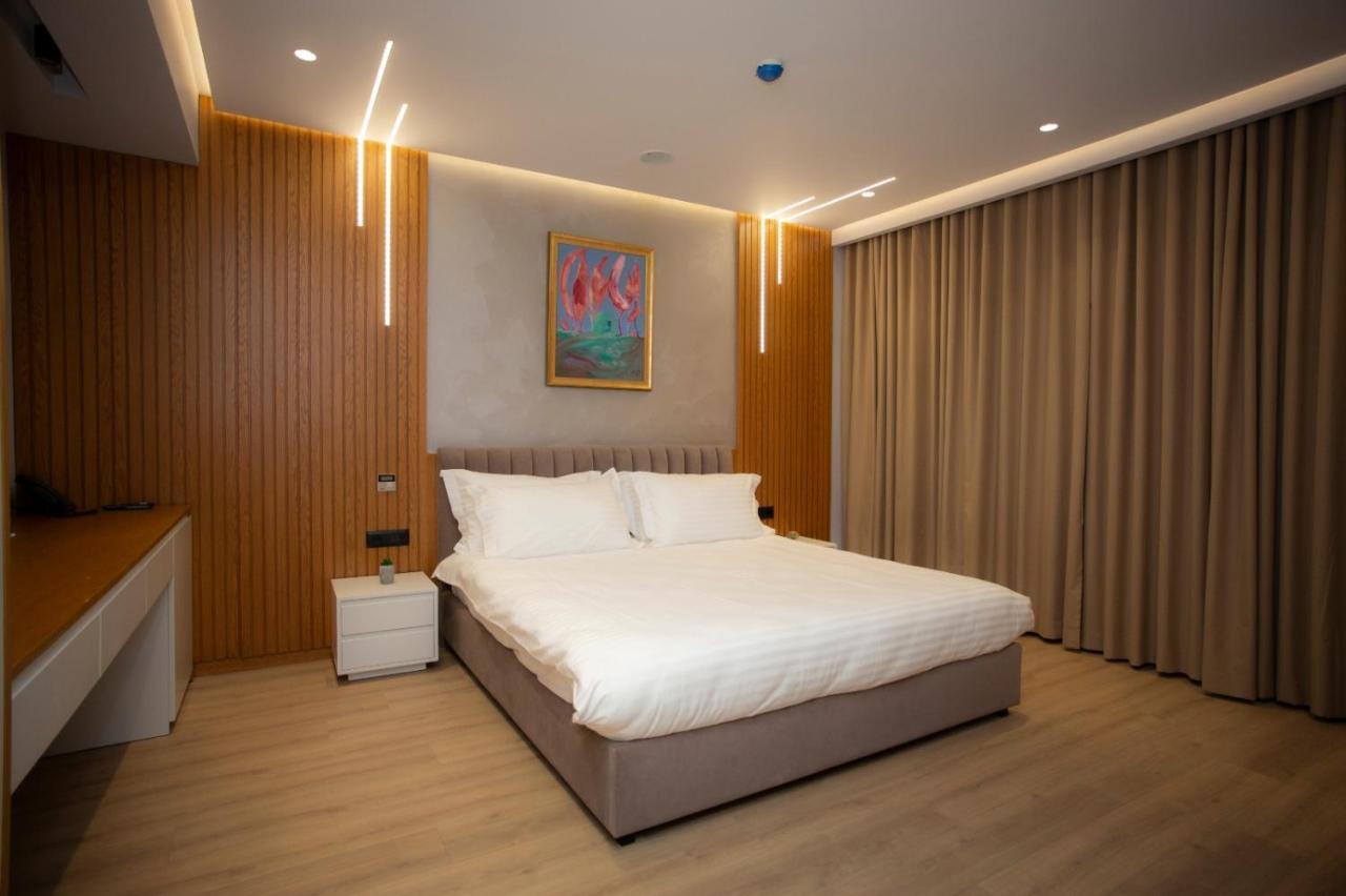 Primo Hotel Tirana Bagian luar foto