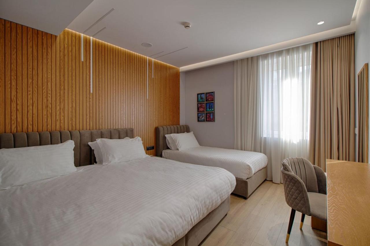 Primo Hotel Tirana Bagian luar foto