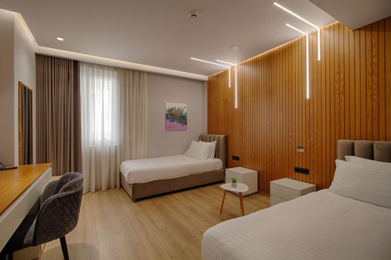 Primo Hotel Tirana Bagian luar foto