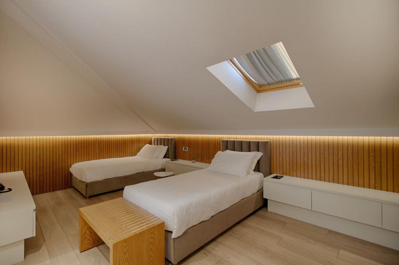 Primo Hotel Tirana Bagian luar foto